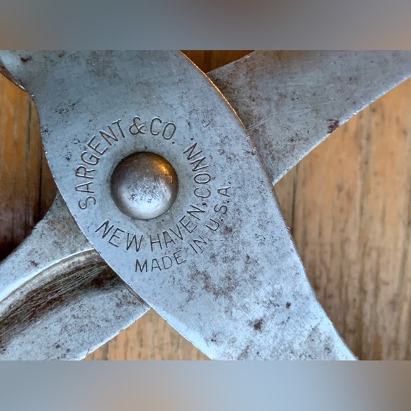 Vintage Sargent & Co. Solid Metal Rotating 6 Size Leather Hole Punching Tool - Picture 7 of 13